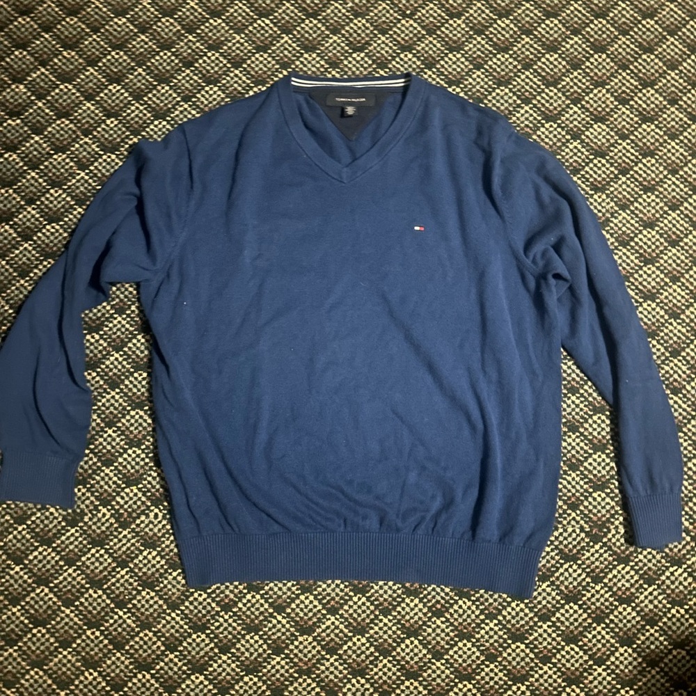 Tommy Hilfiger Men's V-Neck Sweater in Navy